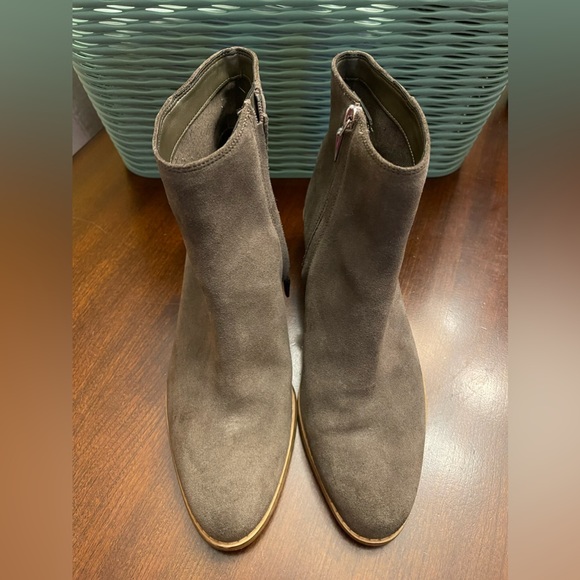 Women's Clarks Somerset Suede Ankle Boots Size 6.5M - Picture 5 of 10